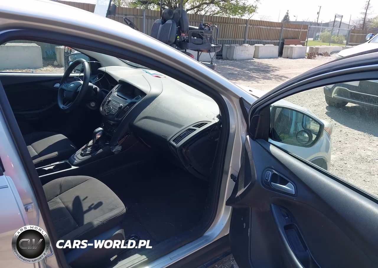 2016 Ford Focus Se VIN:1FADP3F21GL397658 - 5