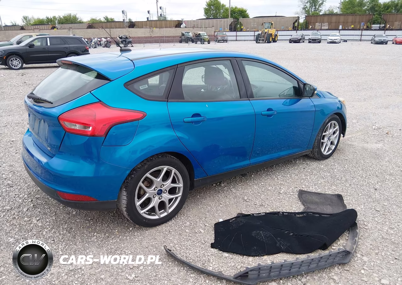 2015 Ford Focus Se VIN:1FADP3K22FL331155 - 4
