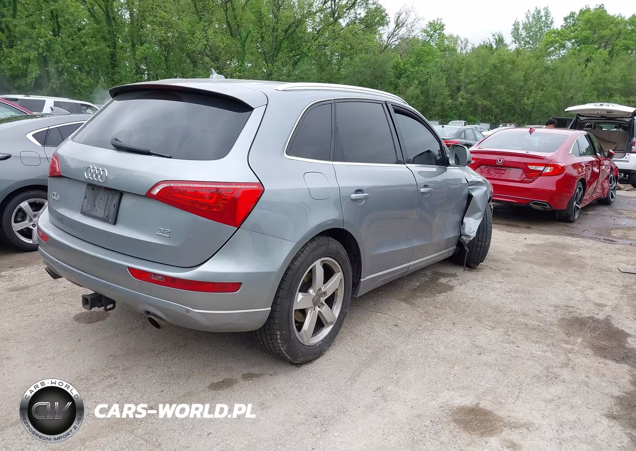 2010 Audi Q5 Premium Plus VIN:WA1LKBFP2AA082648 - 4