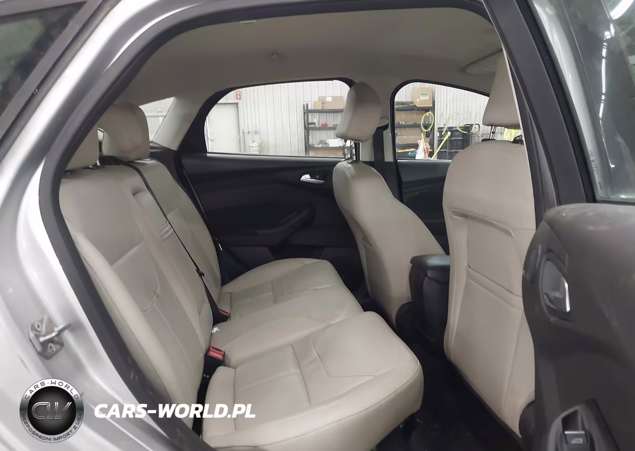 2016 Ford Focus Titanium VIN:1FADP3N21GL299361 - 8