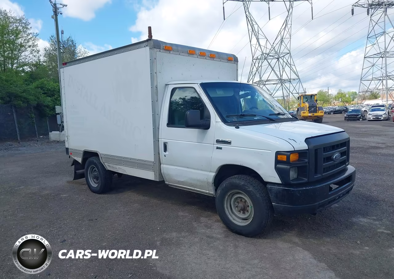 2011 Ford E-350 Cutaway