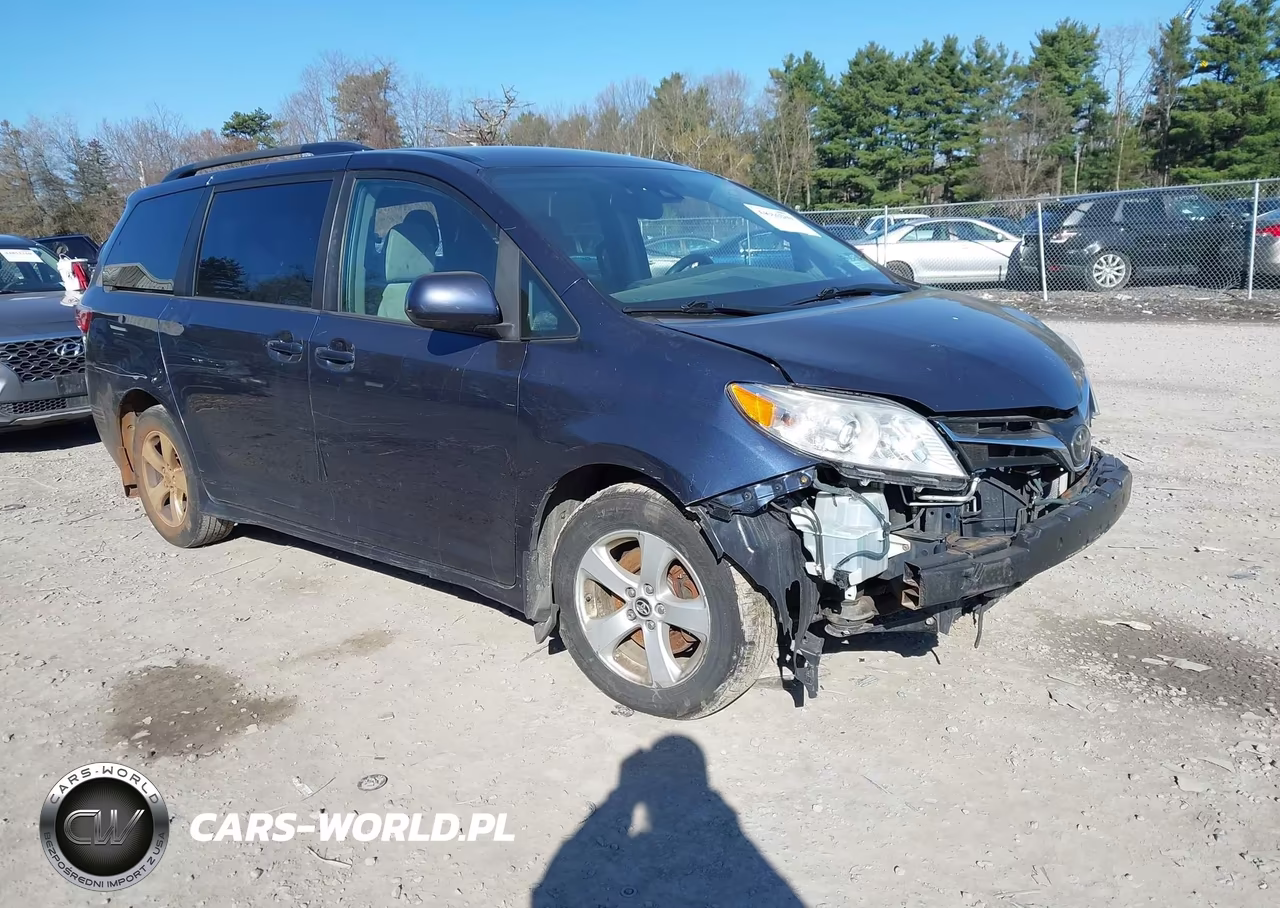 2018 Toyota Sienna Le 8 Passenger