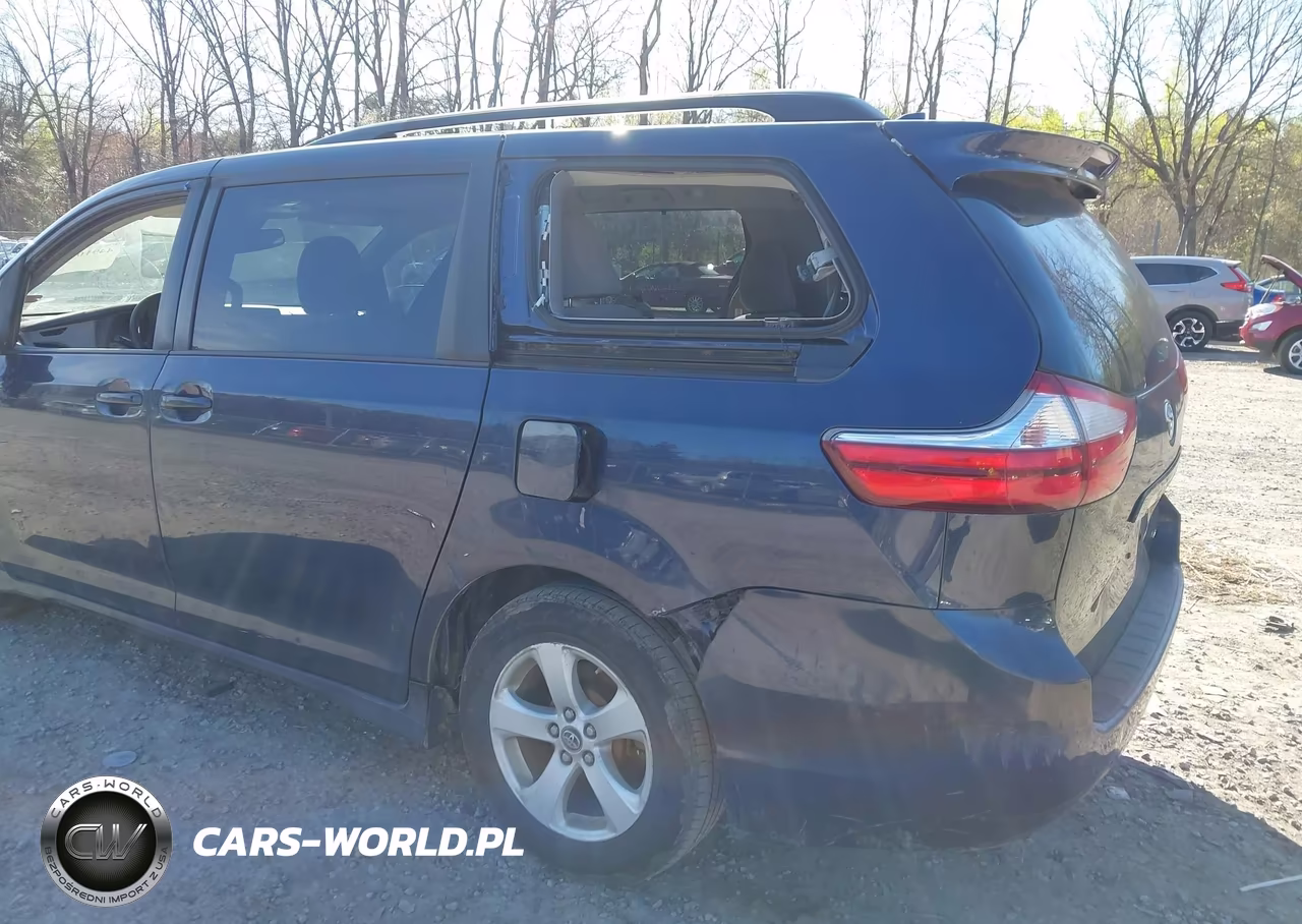 2018 Toyota Sienna Le 8 Passenger VIN:5TDKZ3DC1JS960012 - 17