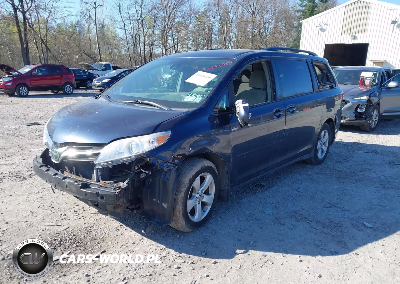 2018 Toyota Sienna Le 8 Passenger VIN:5TDKZ3DC1JS960012 - 2