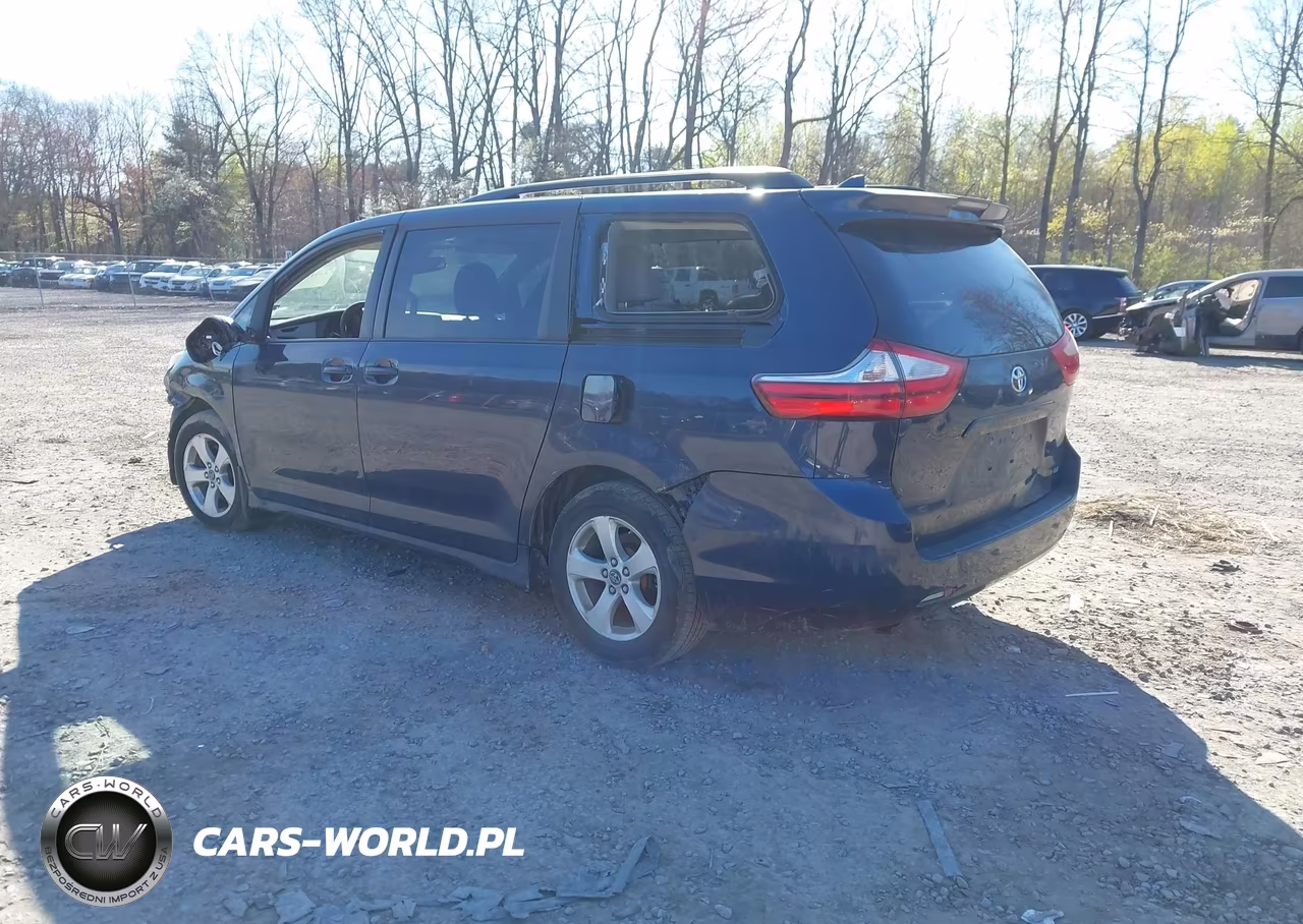 2018 Toyota Sienna Le 8 Passenger VIN:5TDKZ3DC1JS960012 - 3