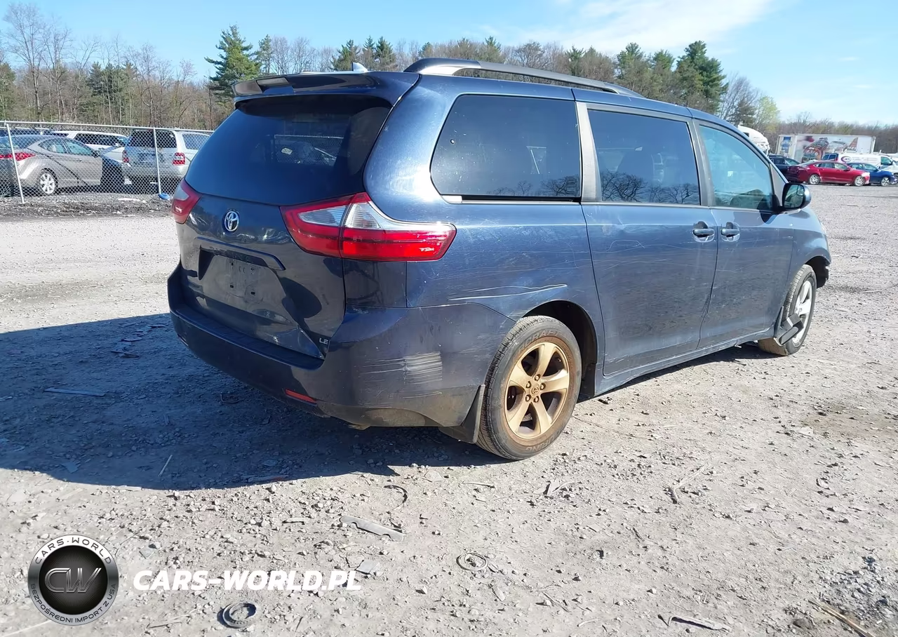 2018 Toyota Sienna Le 8 Passenger VIN:5TDKZ3DC1JS960012 - 4