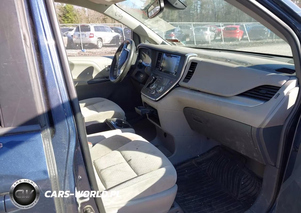 2018 Toyota Sienna Le 8 Passenger VIN:5TDKZ3DC1JS960012 - 5