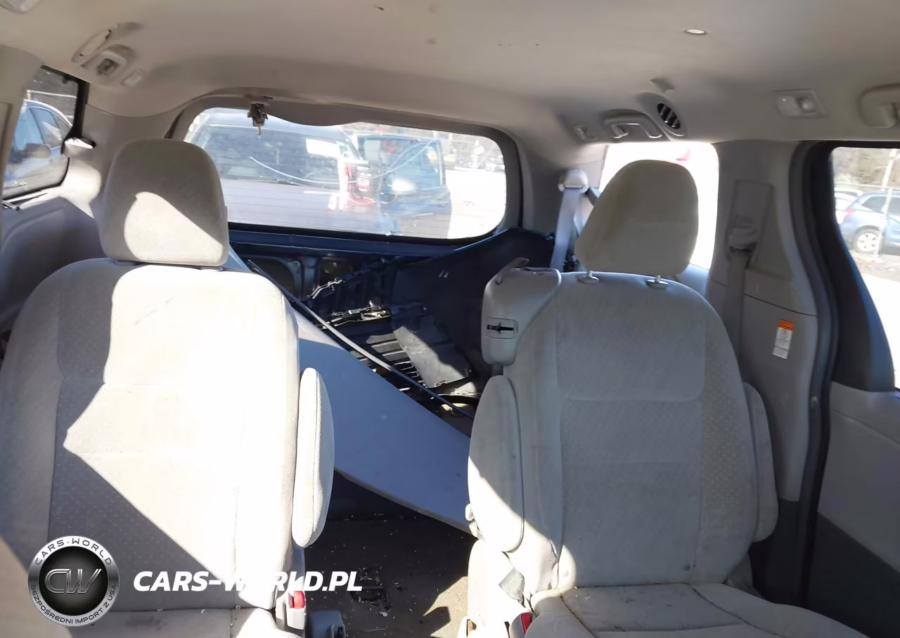 2018 Toyota Sienna Le 8 Passenger VIN:5TDKZ3DC1JS960012 - 8