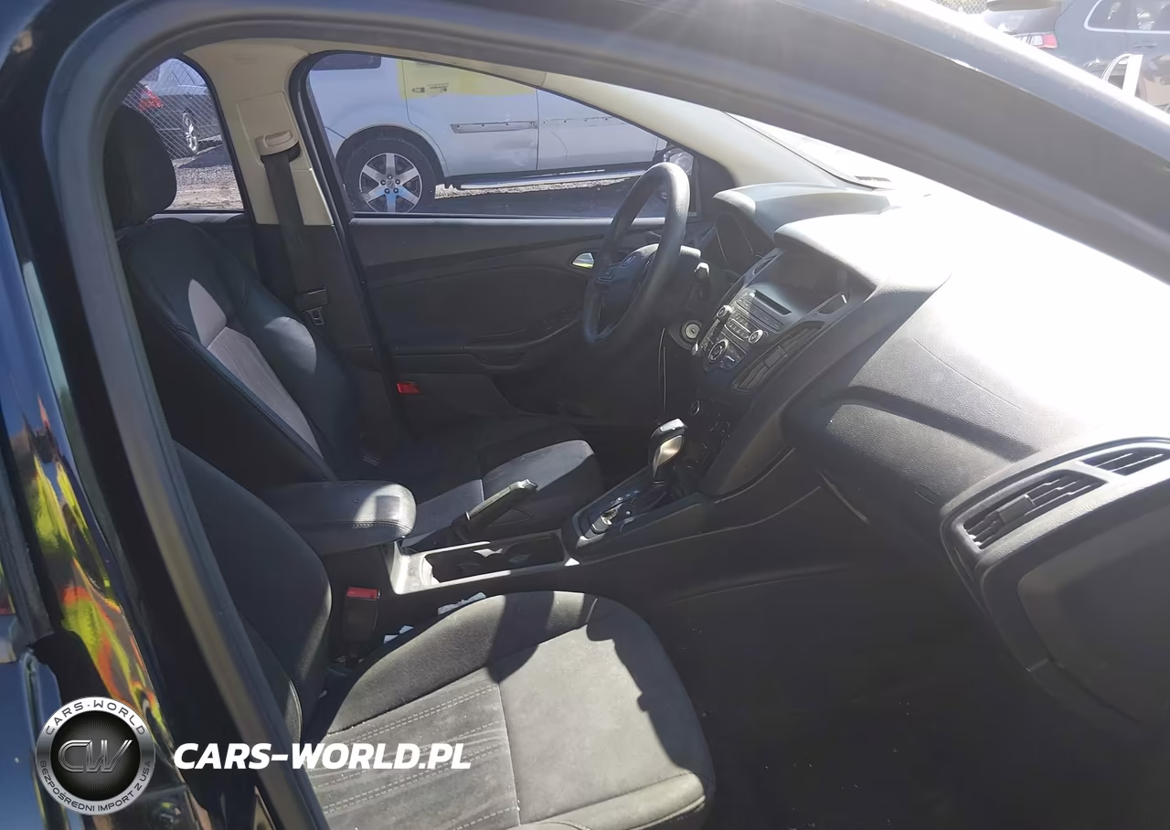 2016 Ford Focus Se VIN:1FADP3F22GL201923 - 5