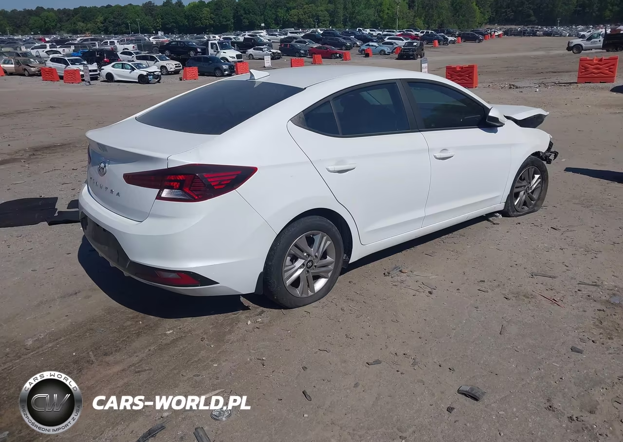2019 Hyundai Elantra Sel VIN:5NPD84LF7KH492999 - 4