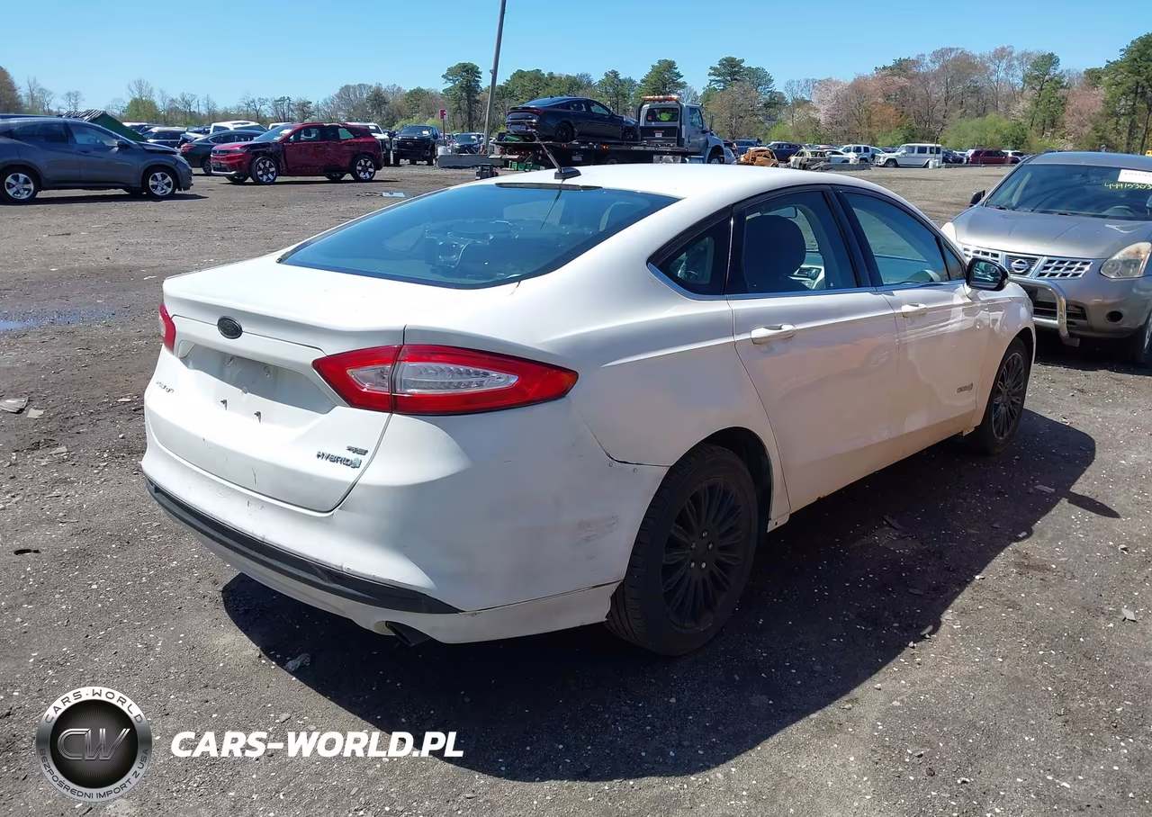 2013 Ford Fusion Hybrid Se VIN:3FA6P0LU6DR328782 - 4