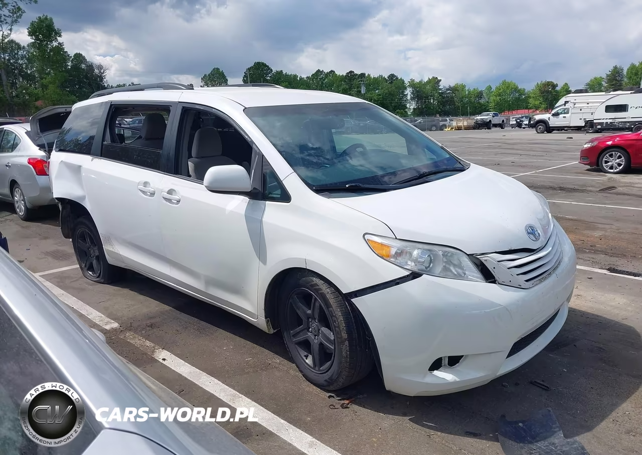 2015 Toyota Sienna Le 8 Passenger