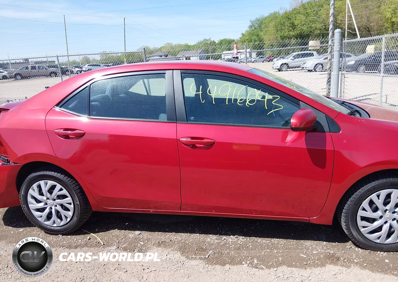2017 Toyota Corolla Le VIN:5YFBURHEXHP581817 - 13
