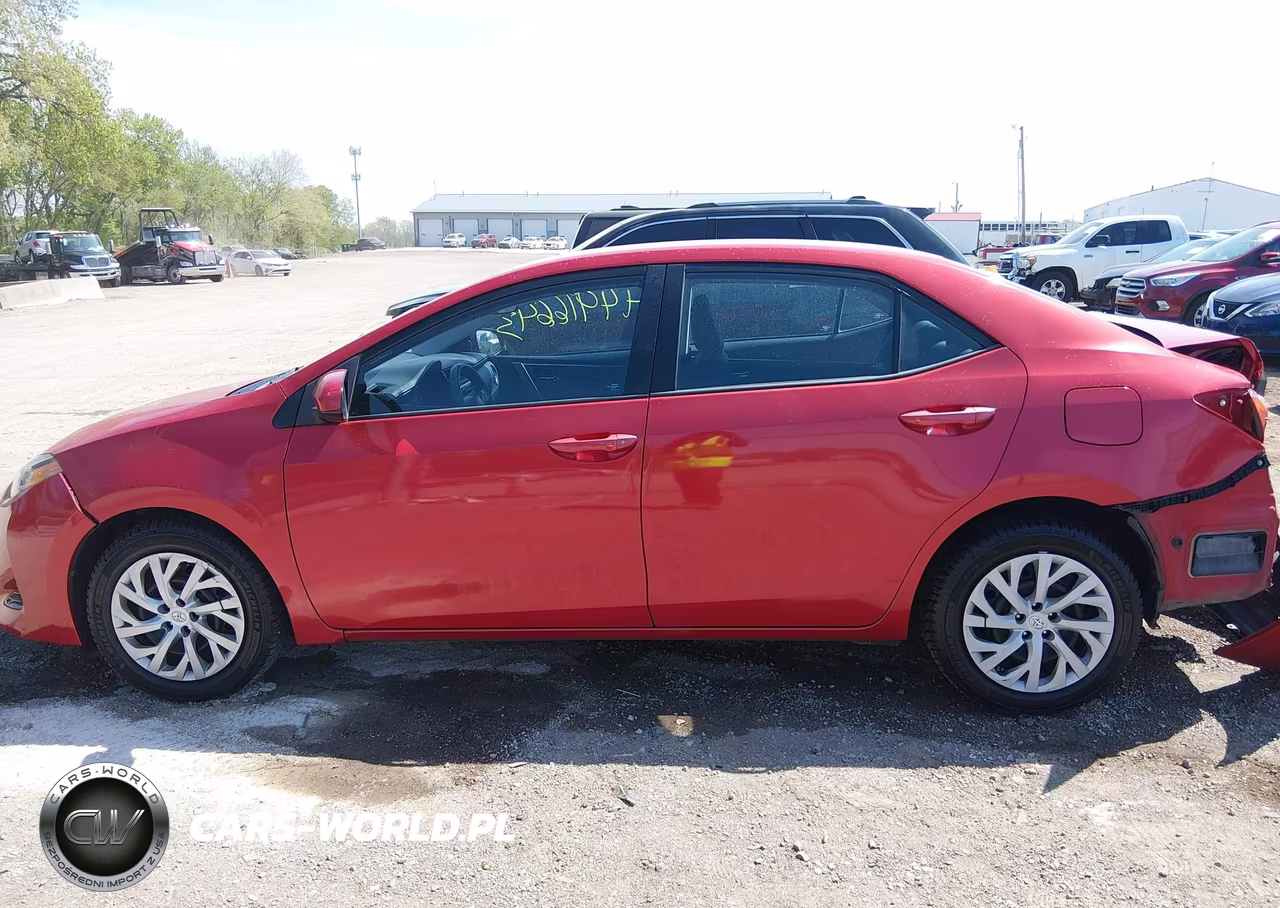 2017 Toyota Corolla Le VIN:5YFBURHEXHP581817 - 14