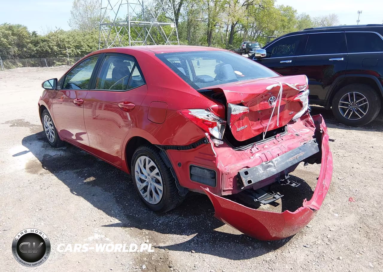 2017 Toyota Corolla Le VIN:5YFBURHEXHP581817 - 3
