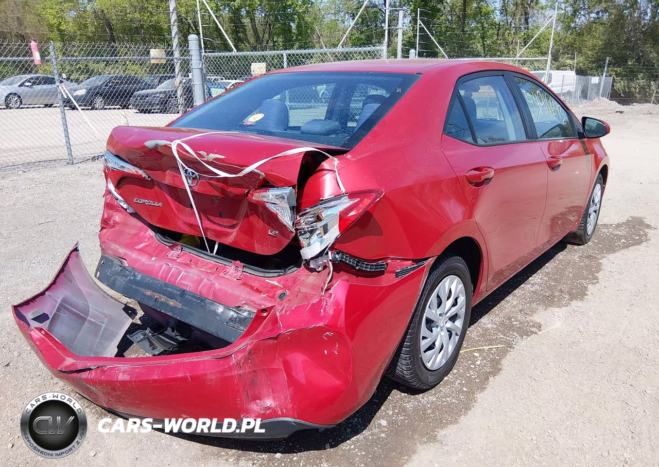 2017 Toyota Corolla Le VIN:5YFBURHEXHP581817 - 4