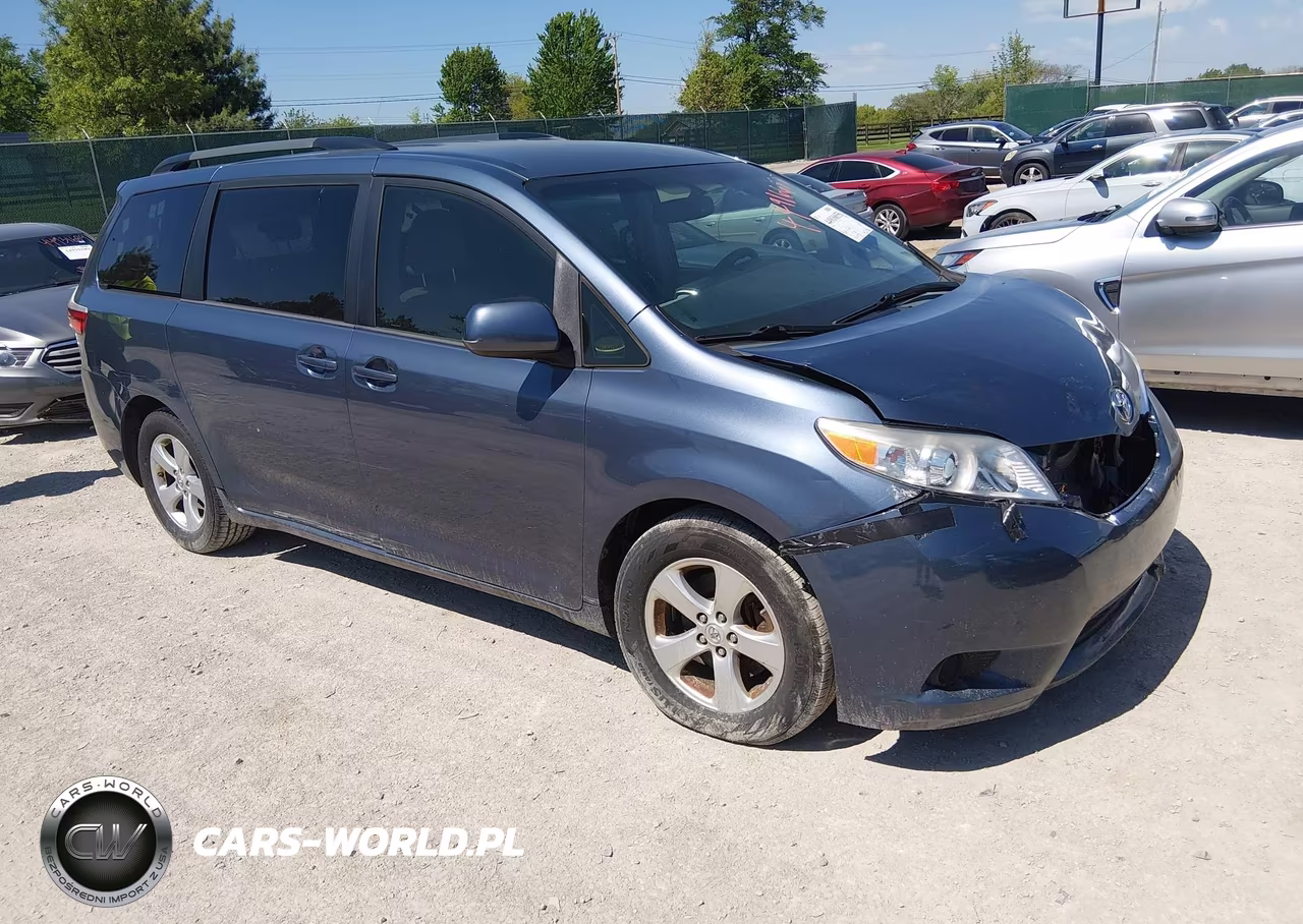 2015 Toyota Sienna Le 8 Passenger