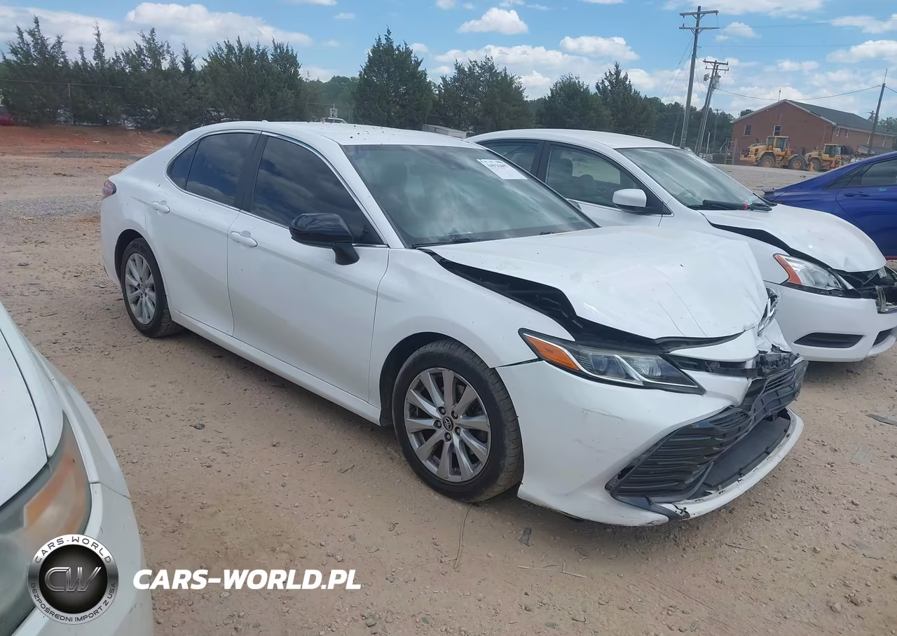 2019 Toyota Camry Le – zdjęcie 1 z 16