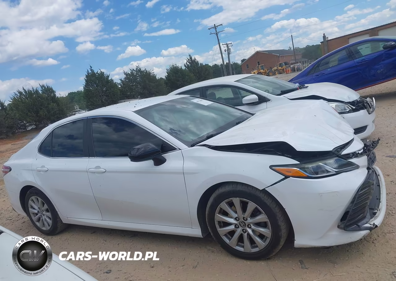 2019 Toyota Camry Le VIN:4T1B11HK3KU774512 - 13