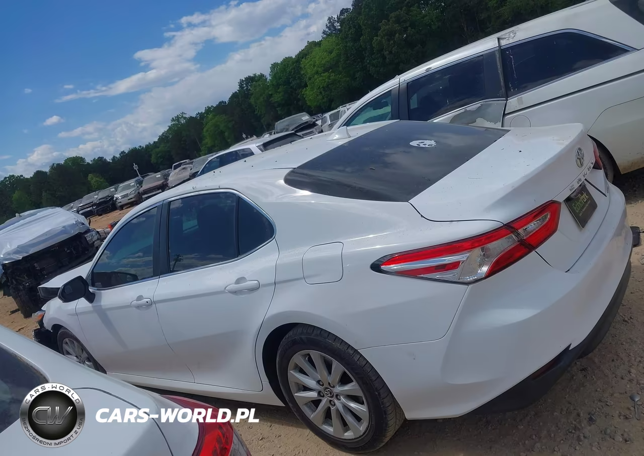 2019 Toyota Camry Le VIN:4T1B11HK3KU774512 - 14