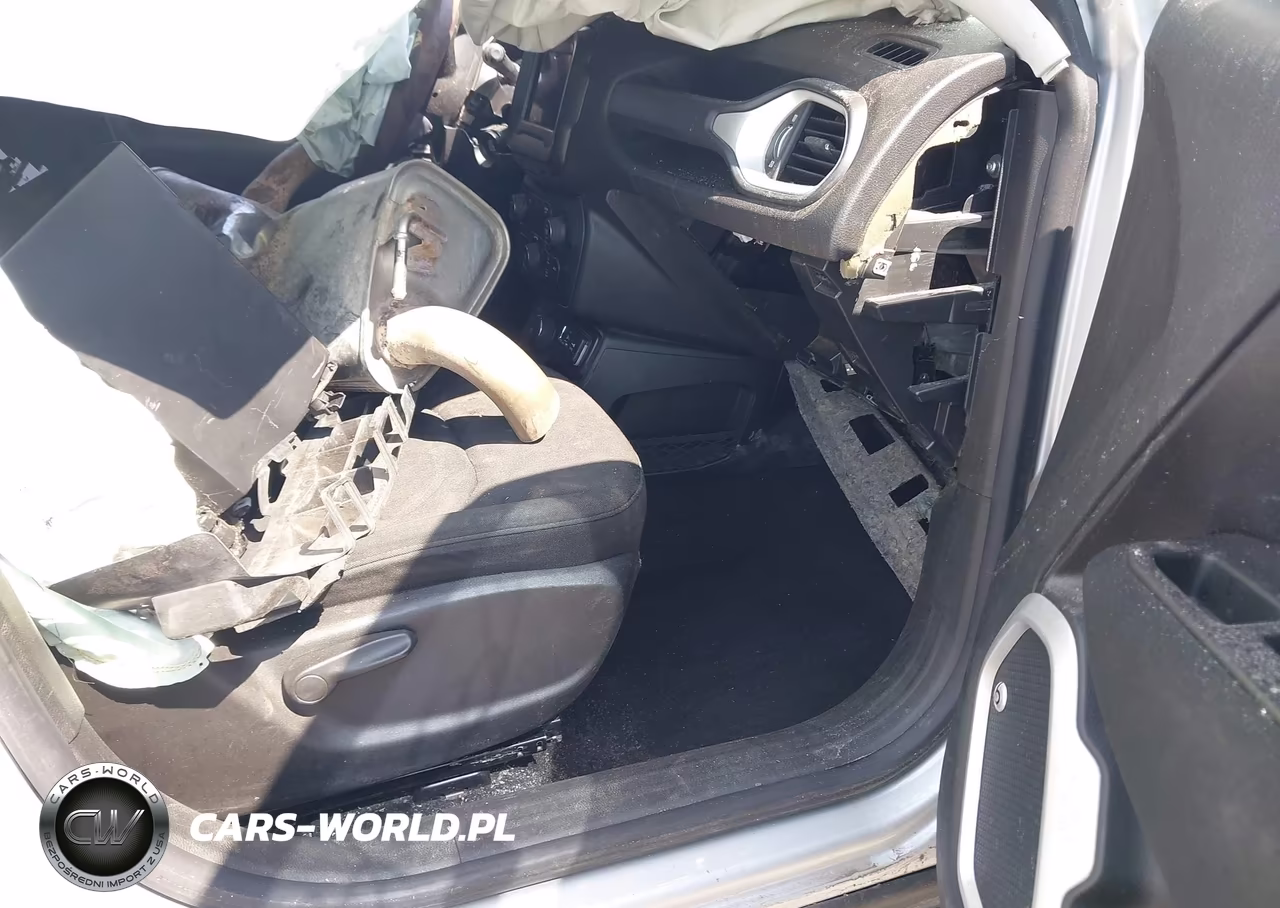 2019 Jeep Renegade Latitude 4X4 VIN:ZACNJBBB9KPK56290 - 5