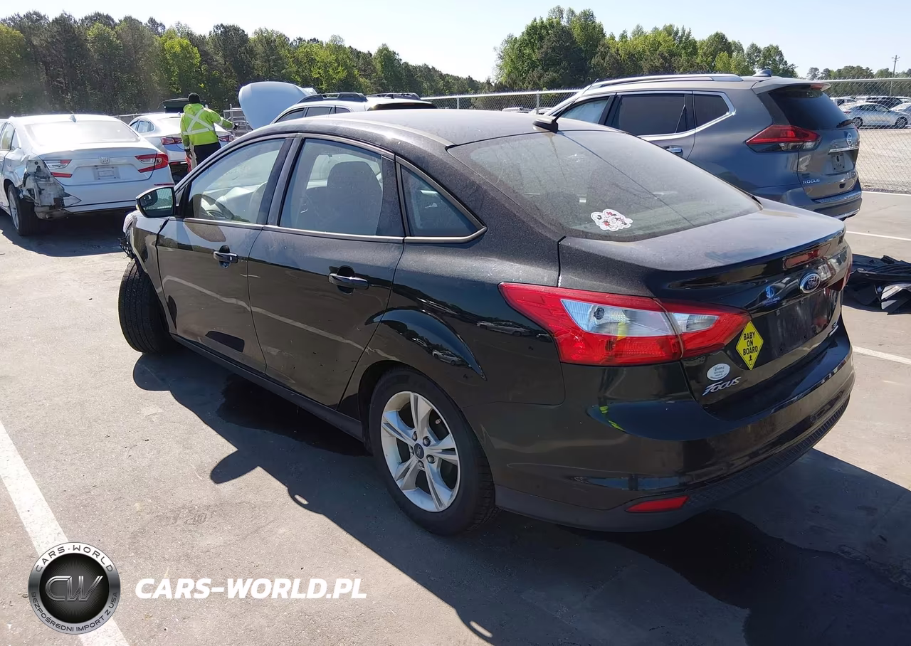 2014 Ford Focus Se VIN:1FADP3F24EL410707 - 3