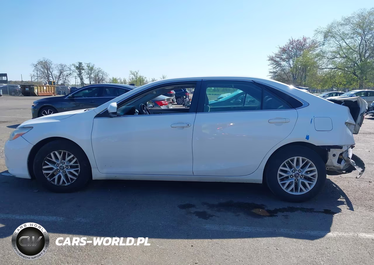 2016 Toyota Camry Le VIN:4T4BF1FK7GR577764 - 14