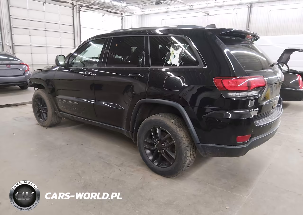 2020 Jeep Grand Cherokee Laredo E 4X4 VIN:1C4RJFAG8LC334895 - 3