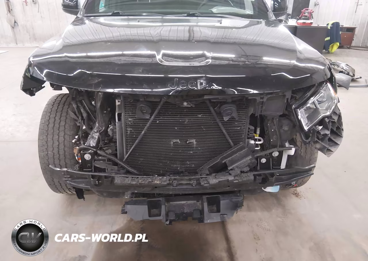 2020 Jeep Grand Cherokee Laredo E 4X4 VIN:1C4RJFAG8LC334895 - 6