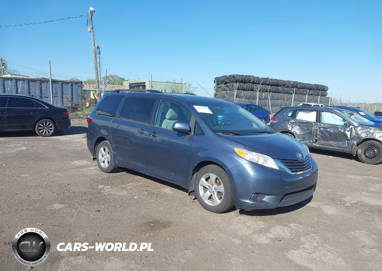 2017 Toyota Sienna Le 8 Passenger