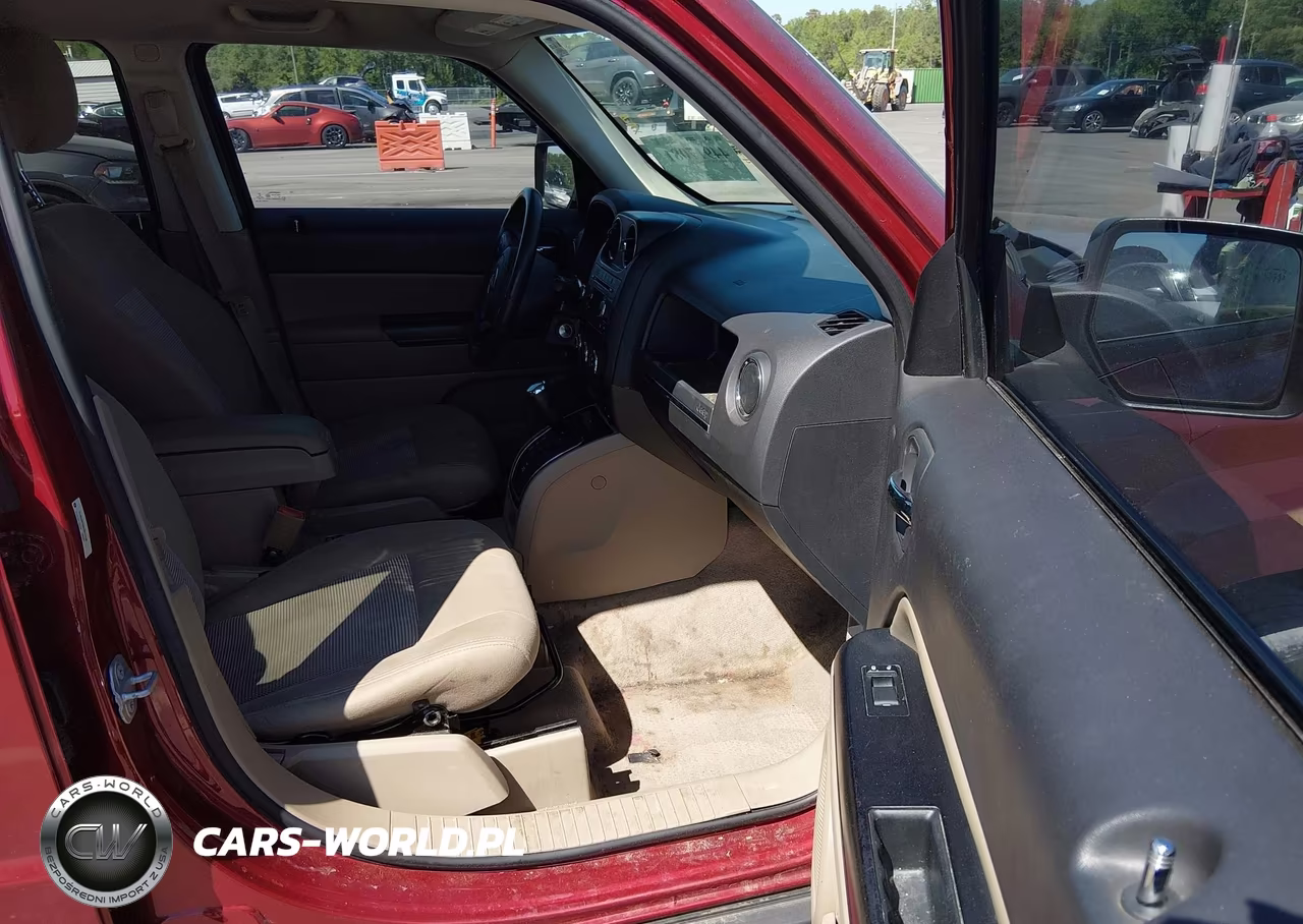 2014 Jeep Patriot Latitude VIN:1C4NJRFB9ED811246 - 5