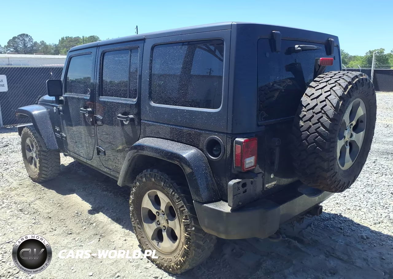 2017 Jeep Wrangler Unlimited Sahara 4X4 VIN:1C4BJWEG2HL557775 - 3