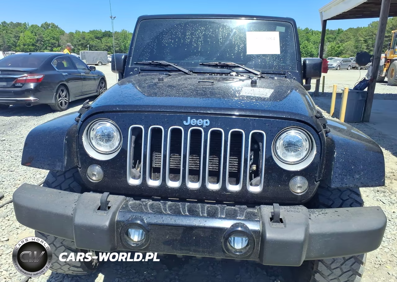 2017 Jeep Wrangler Unlimited Sahara 4X4 VIN:1C4BJWEG2HL557775 - 6