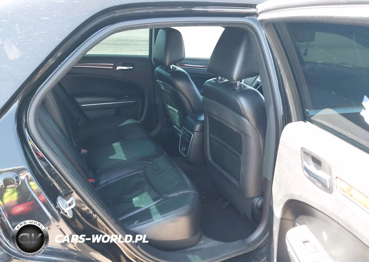 2013 Chrysler 300 Motown VIN:2C3CCAAG6DH527424 - 8