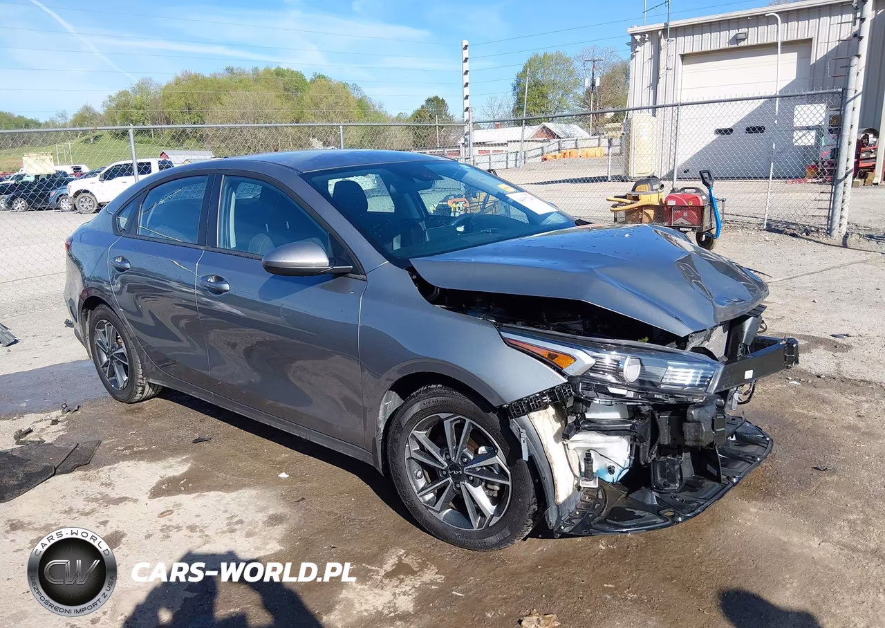 2024 Kia Forte Lxs – zdjęcie 1 z 17