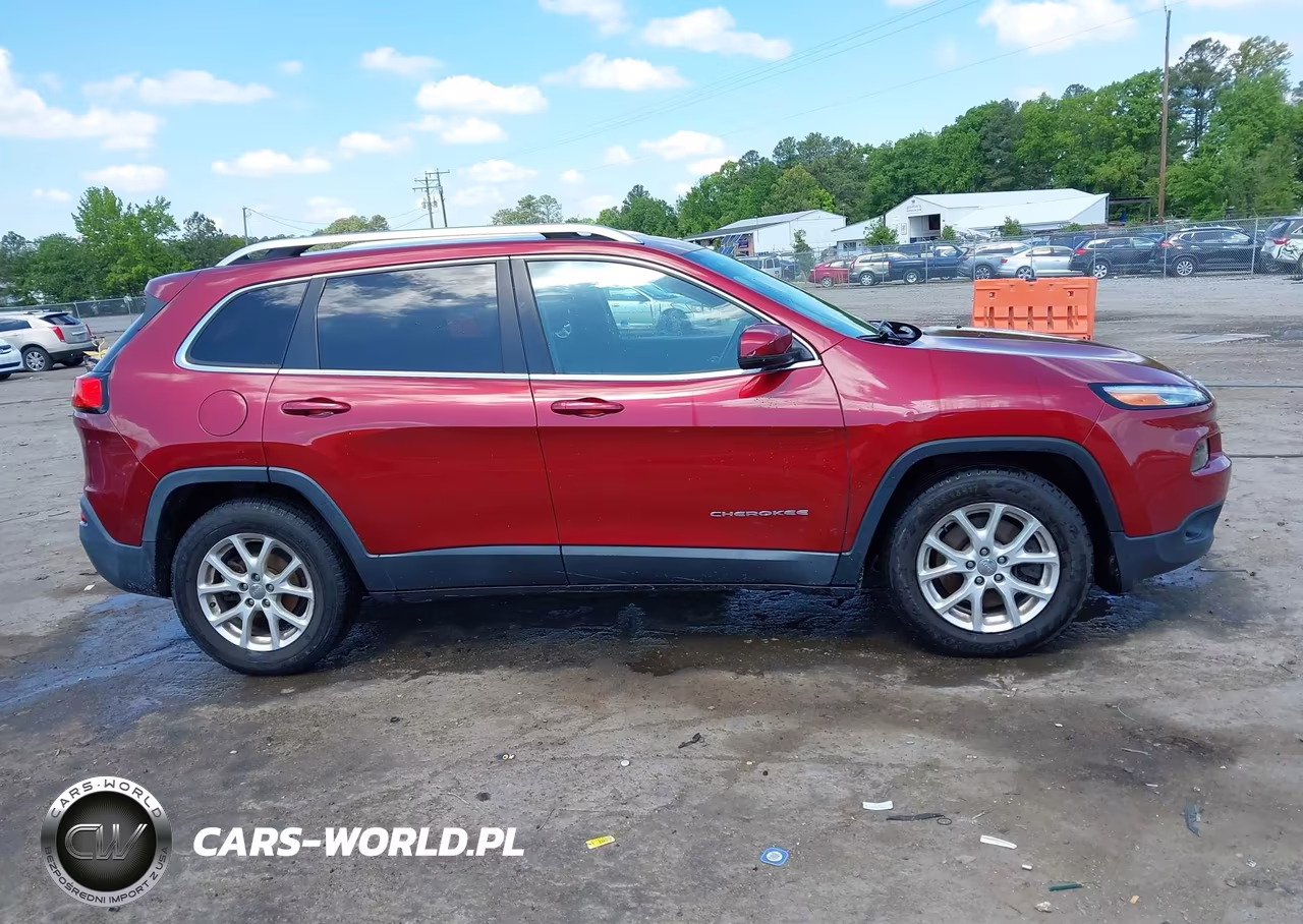 2015 Jeep Cherokee Latitude VIN:1C4PJLCB5FW621010 - 13