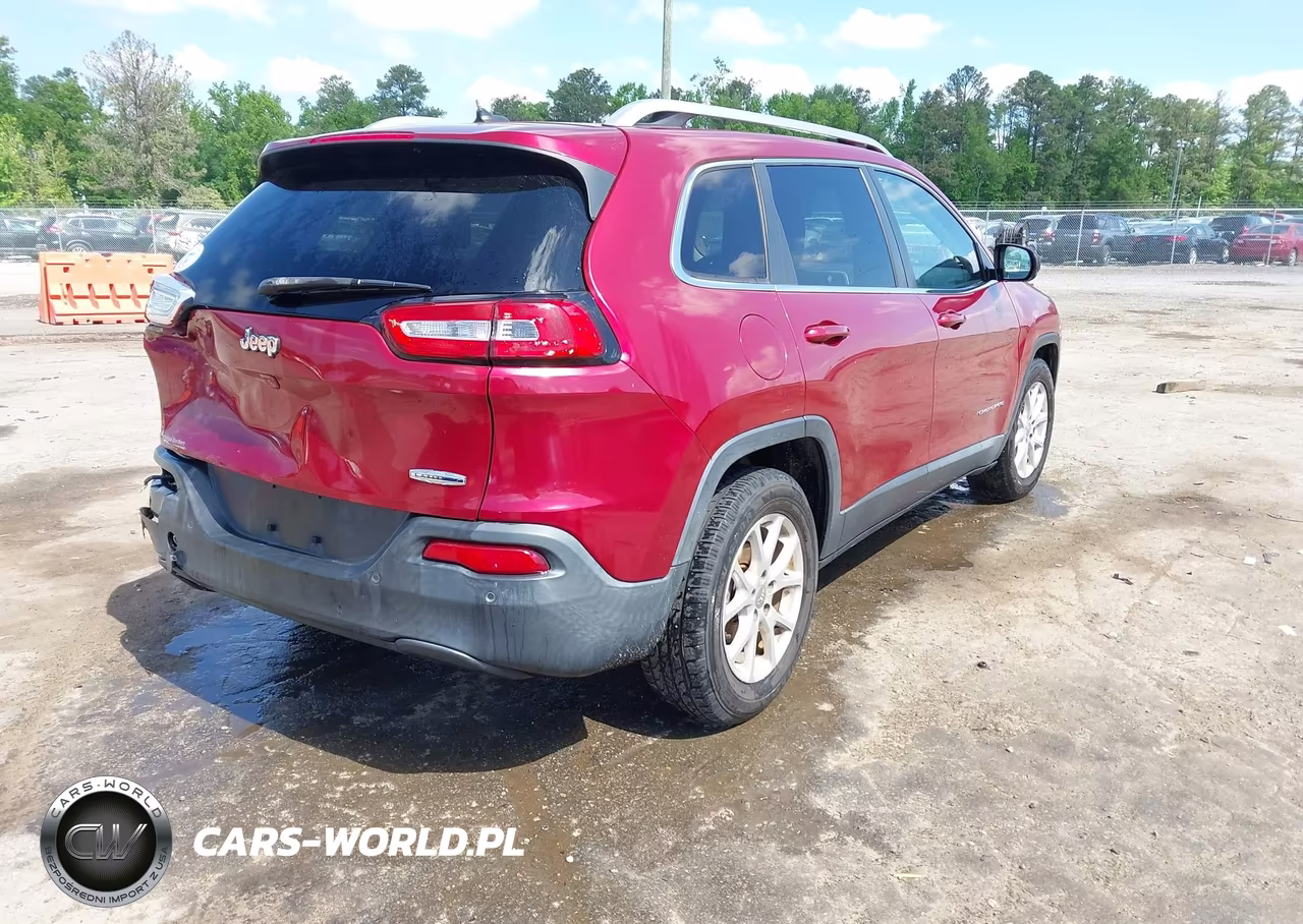 2015 Jeep Cherokee Latitude VIN:1C4PJLCB5FW621010 - 4