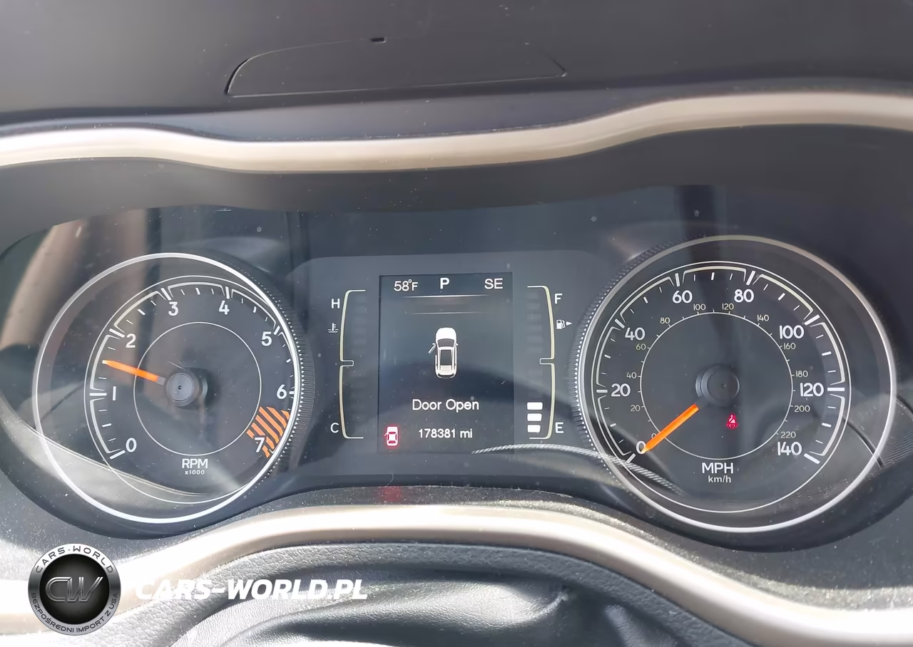 2015 Jeep Cherokee Latitude VIN:1C4PJLCB5FW621010 - 7