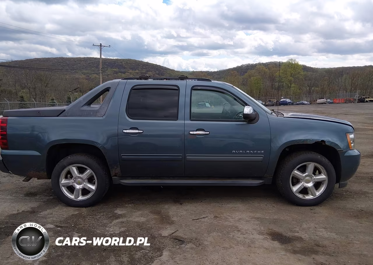 2011 Chevrolet Avalanche 1500 Ls VIN:3GNTKEE32BG377636 - 13