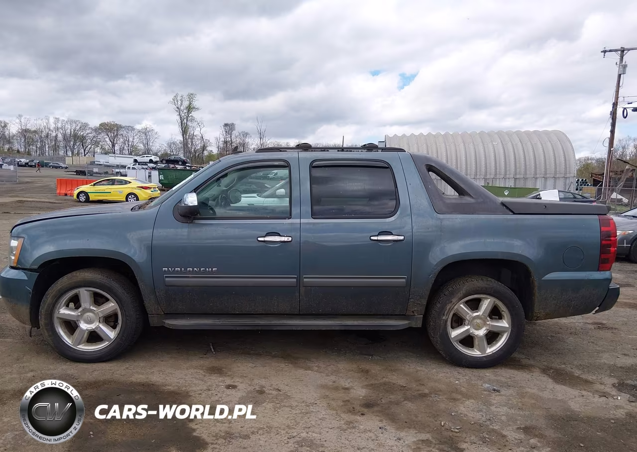 2011 Chevrolet Avalanche 1500 Ls VIN:3GNTKEE32BG377636 - 14