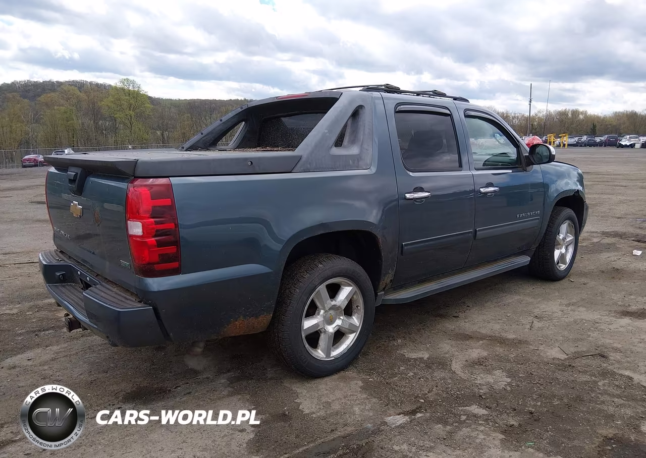 2011 Chevrolet Avalanche 1500 Ls VIN:3GNTKEE32BG377636 - 4
