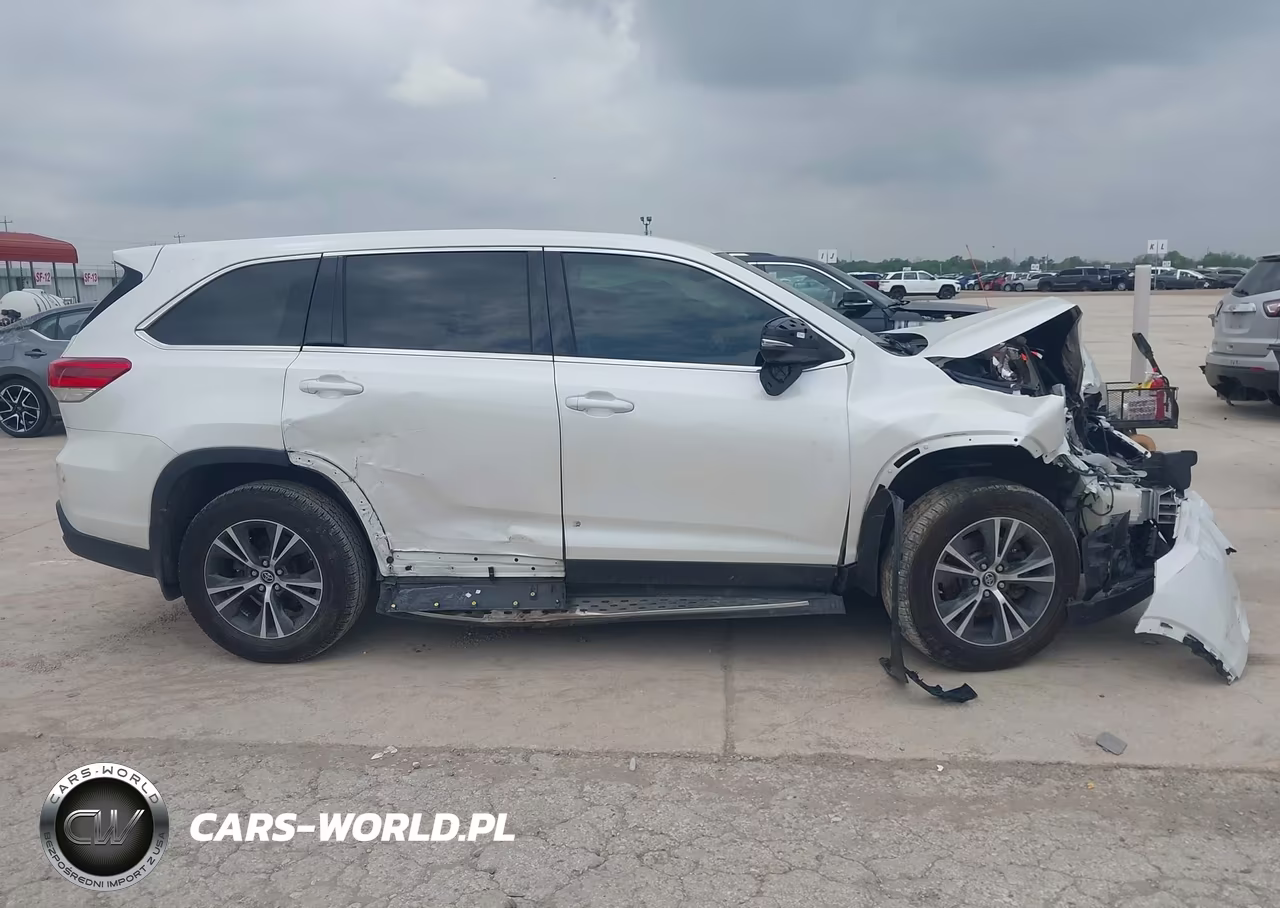2019 Toyota Highlander Le VIN:5TDZZRFH9KS299146 - 12