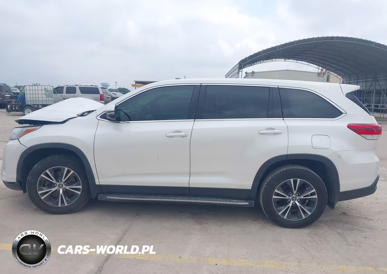 2019 Toyota Highlander Le VIN:5TDZZRFH9KS299146 - 13
