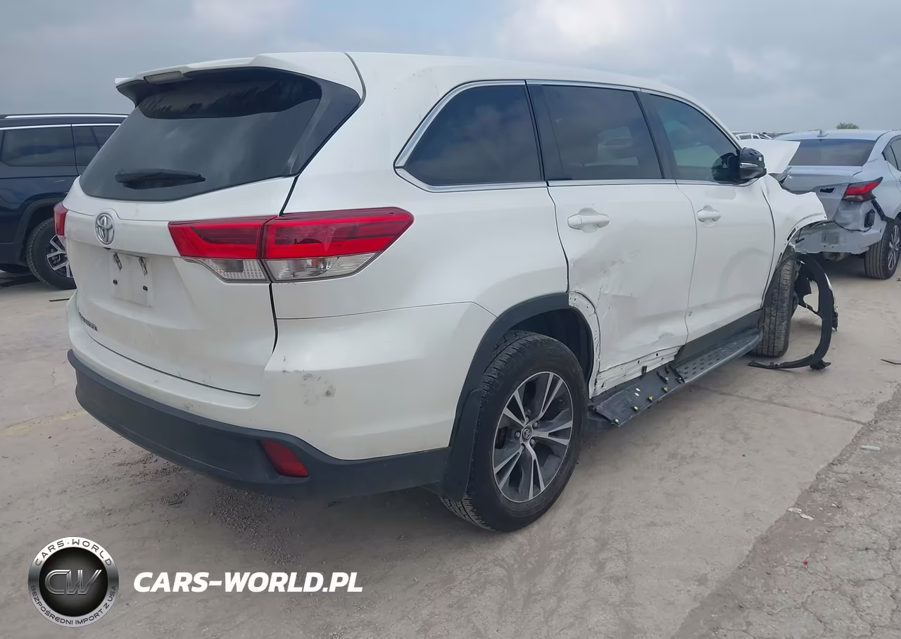 2019 Toyota Highlander Le VIN:5TDZZRFH9KS299146 - 4