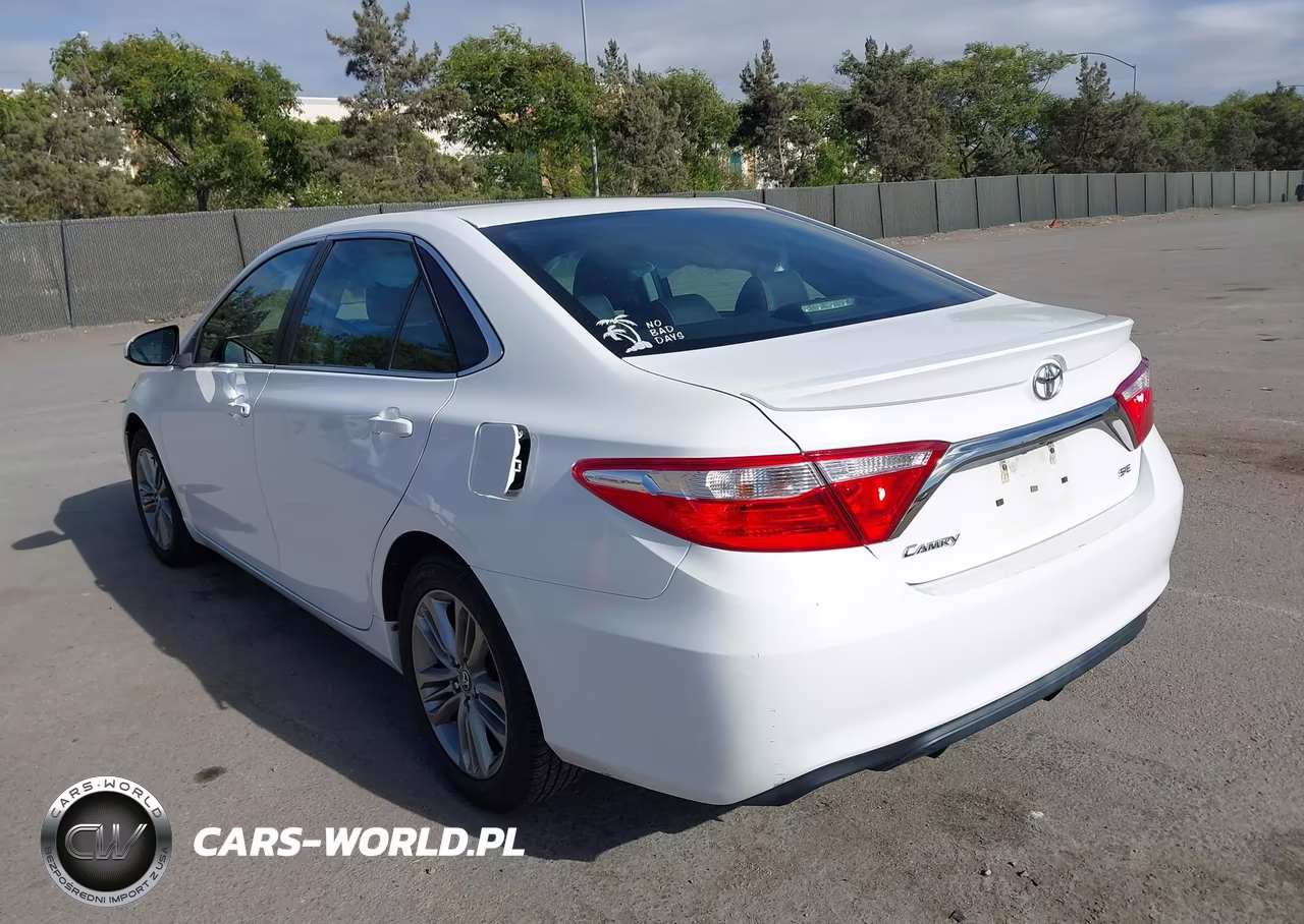 2017 Toyota Camry Se VIN:4T1BF1FKXHU697098 - 3