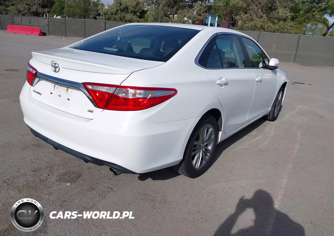 2017 Toyota Camry Se VIN:4T1BF1FKXHU697098 - 4