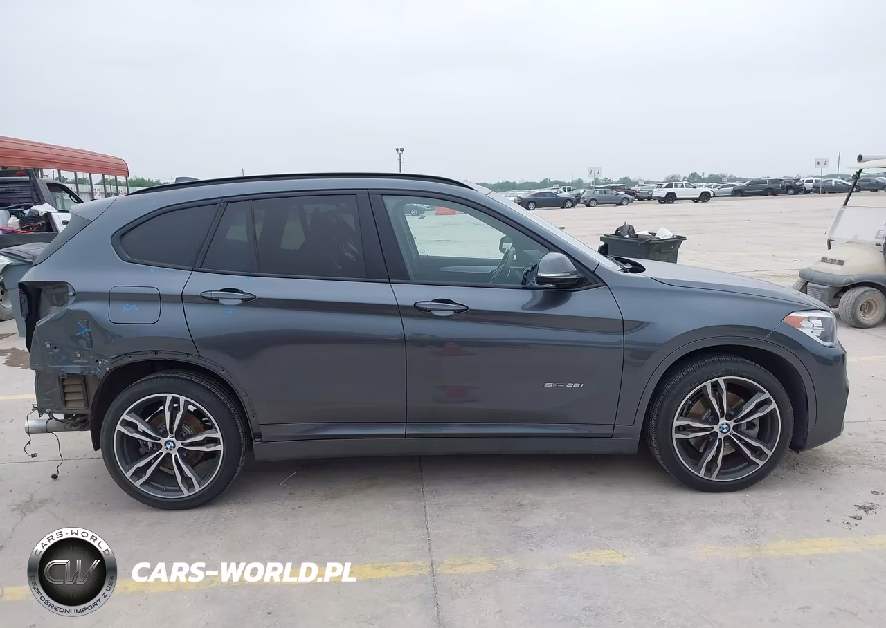2018 BMW X1 Sdrive28I VIN:WBXHU7C35J5H39638 - 14