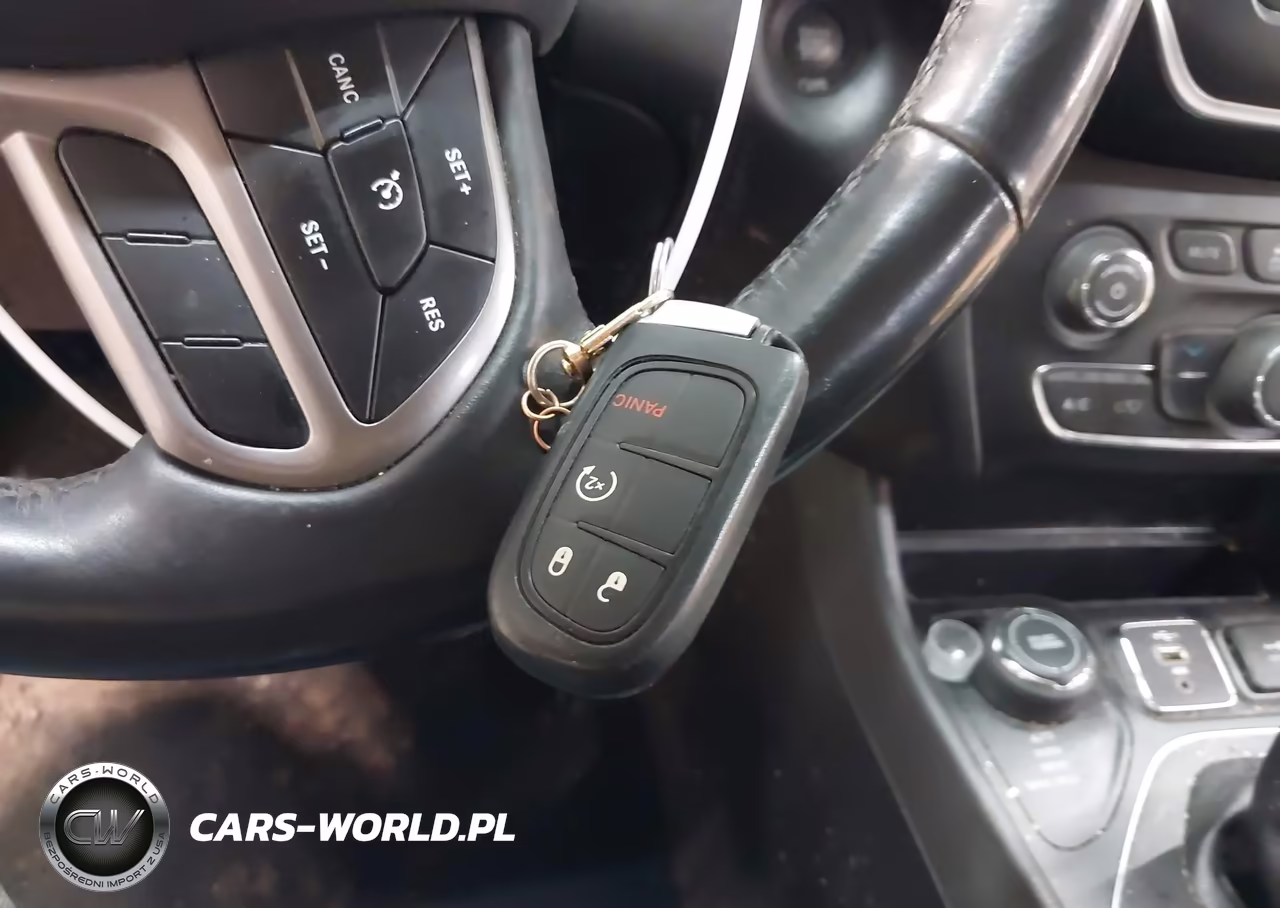 2019 Jeep Cherokee Latitude Plus 4X4 VIN:1C4PJMLX3KD417801 - 11