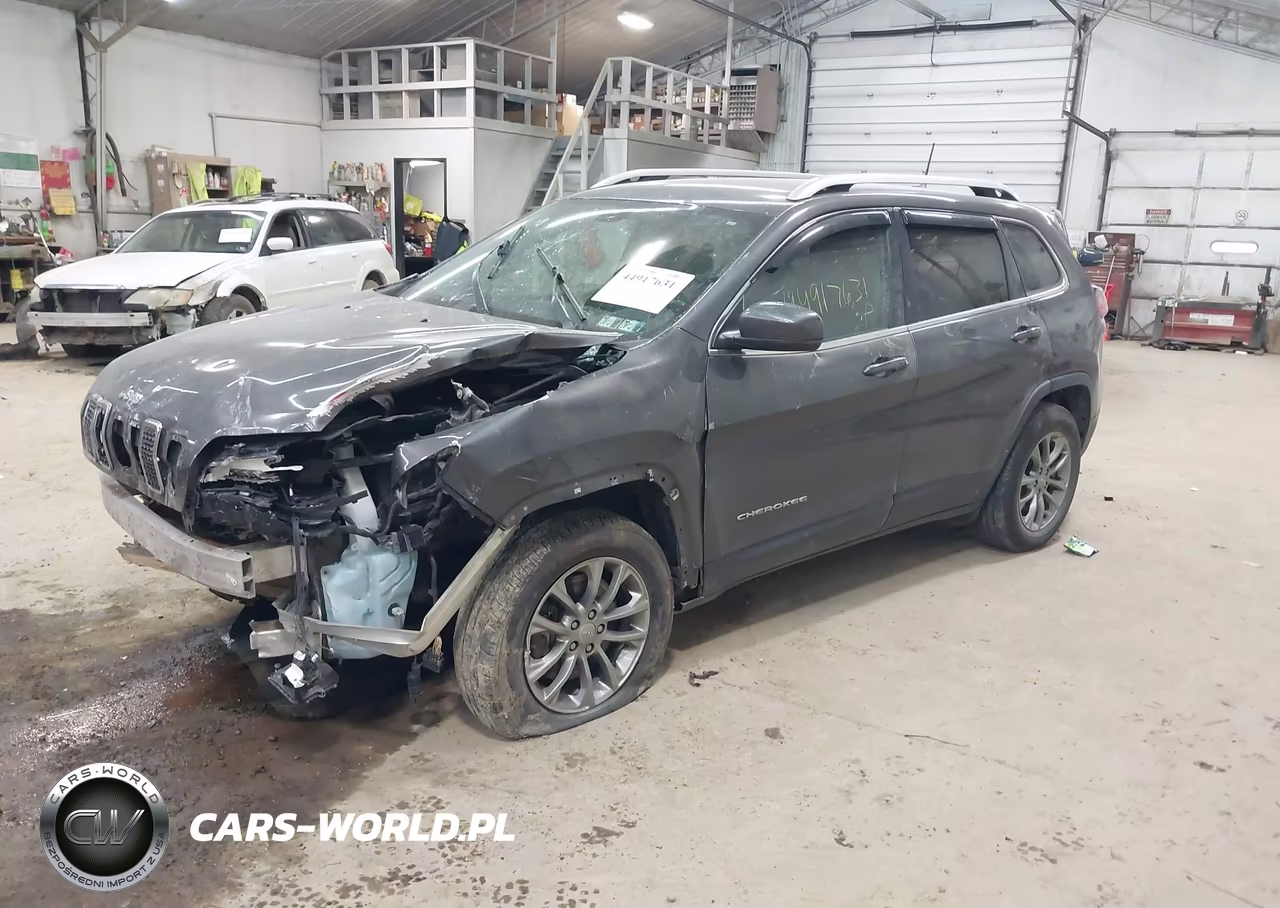 2019 Jeep Cherokee Latitude Plus 4X4 VIN:1C4PJMLX3KD417801 - 2