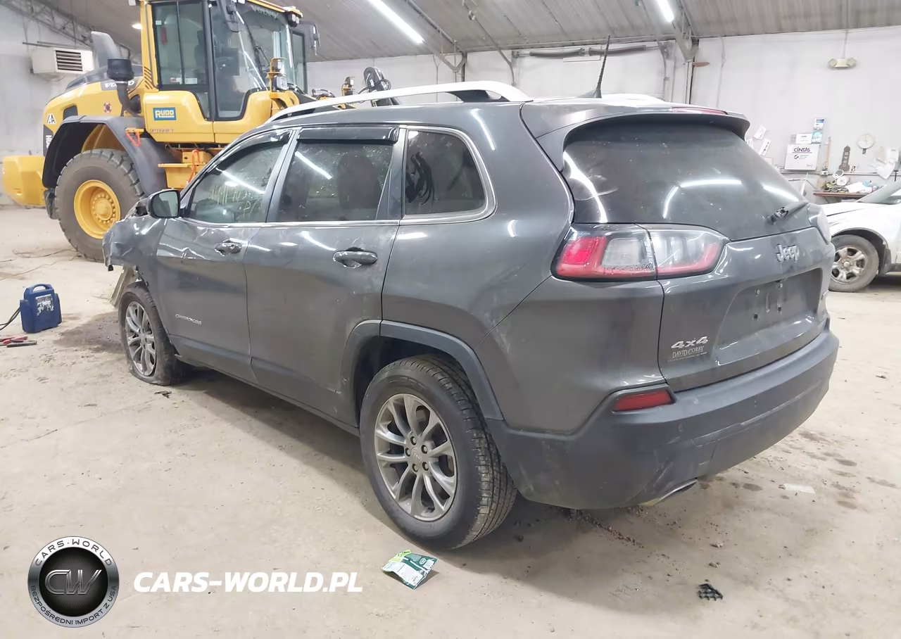 2019 Jeep Cherokee Latitude Plus 4X4 VIN:1C4PJMLX3KD417801 - 3